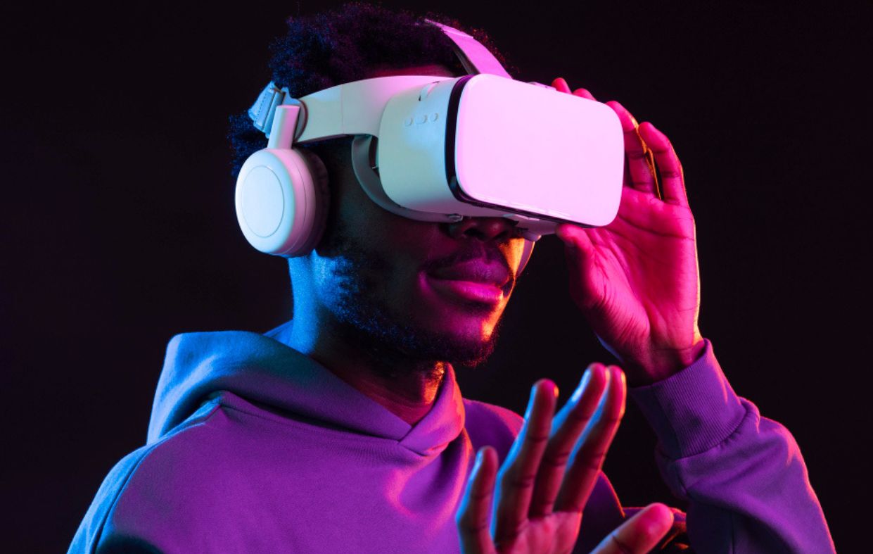 Gafas de realidad virtual para experimentar la LGTBIfobia
