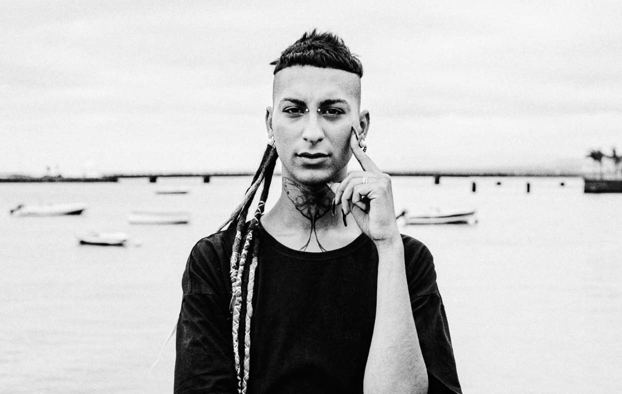 Vivien Déniz, activista Queer, presenta su obra FAKK KKK - CAP. PUKE III